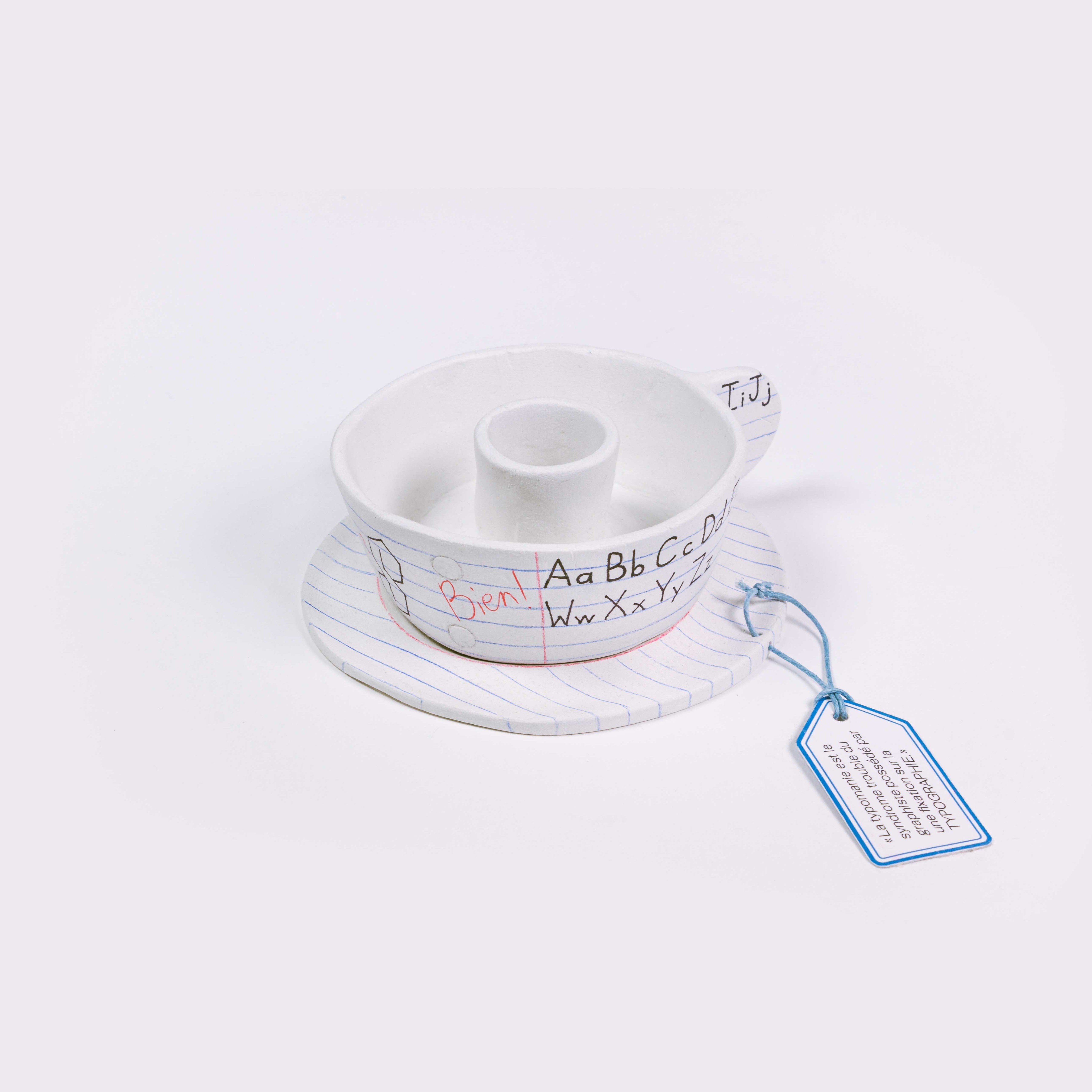 Tasse O en céramique blanche avec motif faux papier ligné